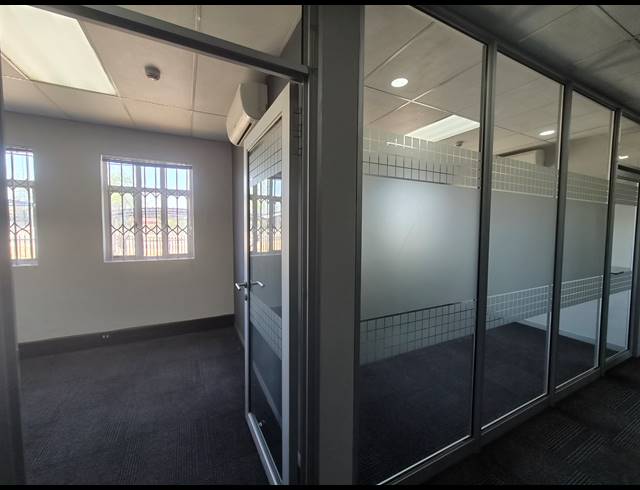 6,242M² WAREHOUSE TO LET IN HALFWAY HOUSE